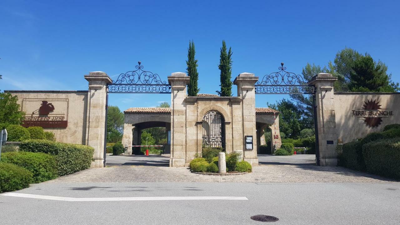 몬투르 Domaine Geodora, Parfumeur En Provence 빌라 외부 사진